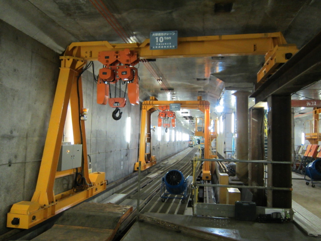 片脚橋形クレーン|北陸建工グループ